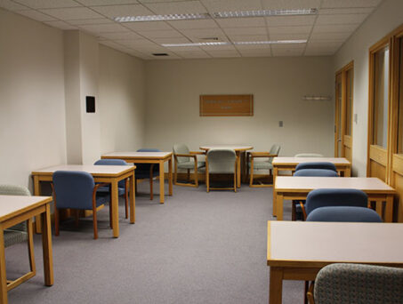 Open Study - Rawson Room. Click on this picture to reserve this room.